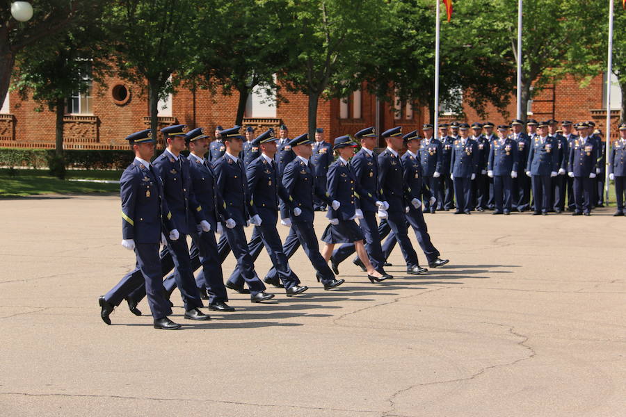 Fotos: El Rey Felipe VI entrega los despachos a los sargentos de la ABA