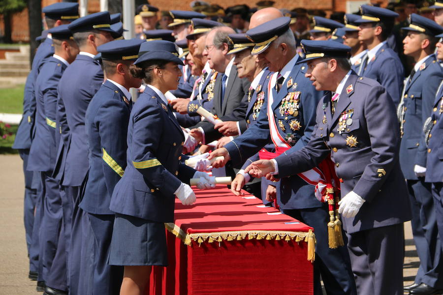 Fotos: El Rey Felipe VI entrega los despachos a los sargentos de la ABA