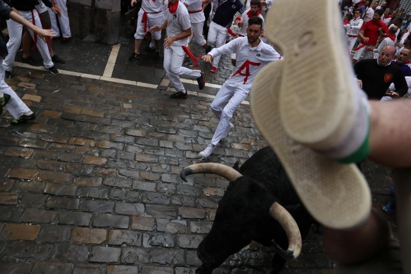 La carrera ha durado dos minutos y 54 segundos y ha sido tranquila, aunque ha habido momentos de peligro en Santo Domingo con los dos toros rezagados