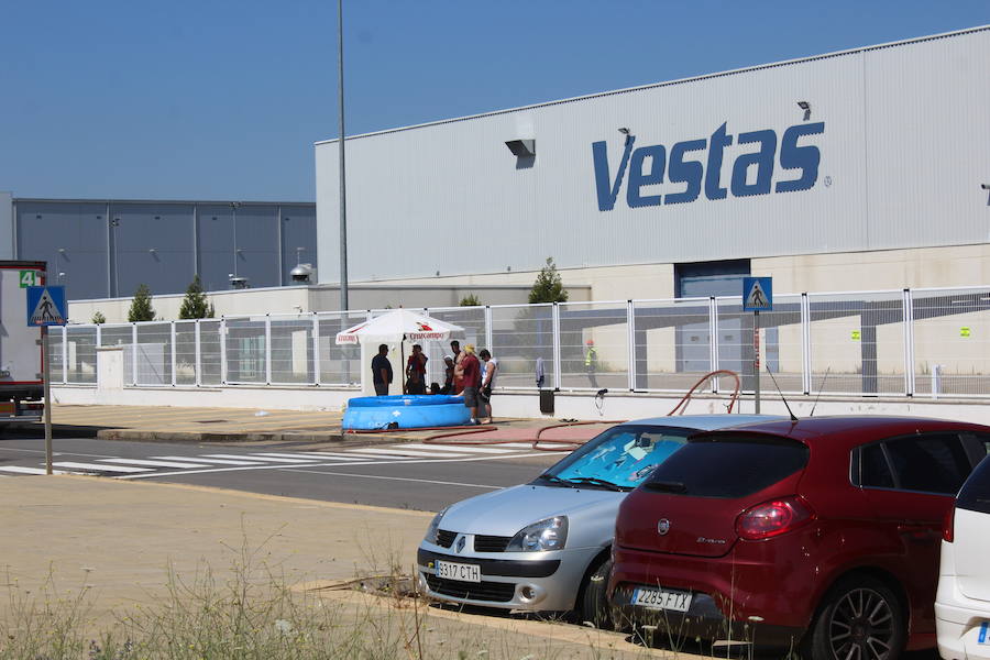 Fotos: Concentración a las puertas de Vestas