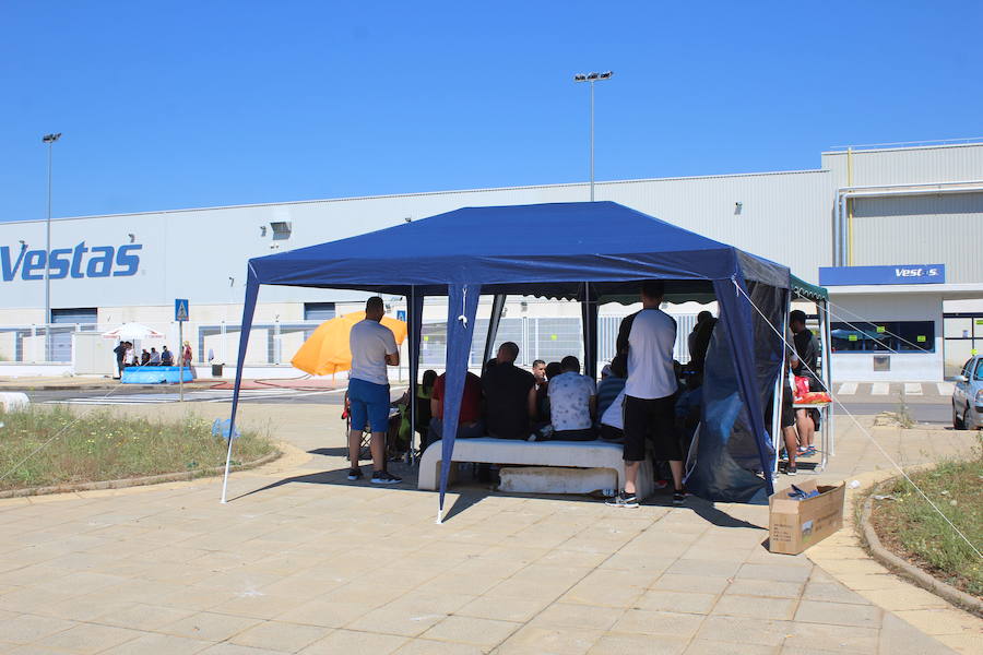 Fotos: Concentración a las puertas de Vestas