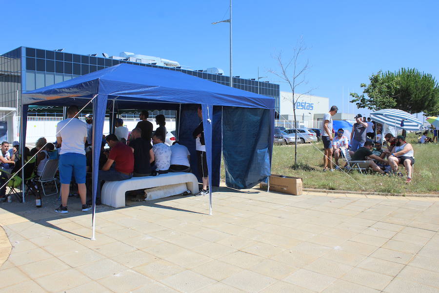 Fotos: Concentración a las puertas de Vestas