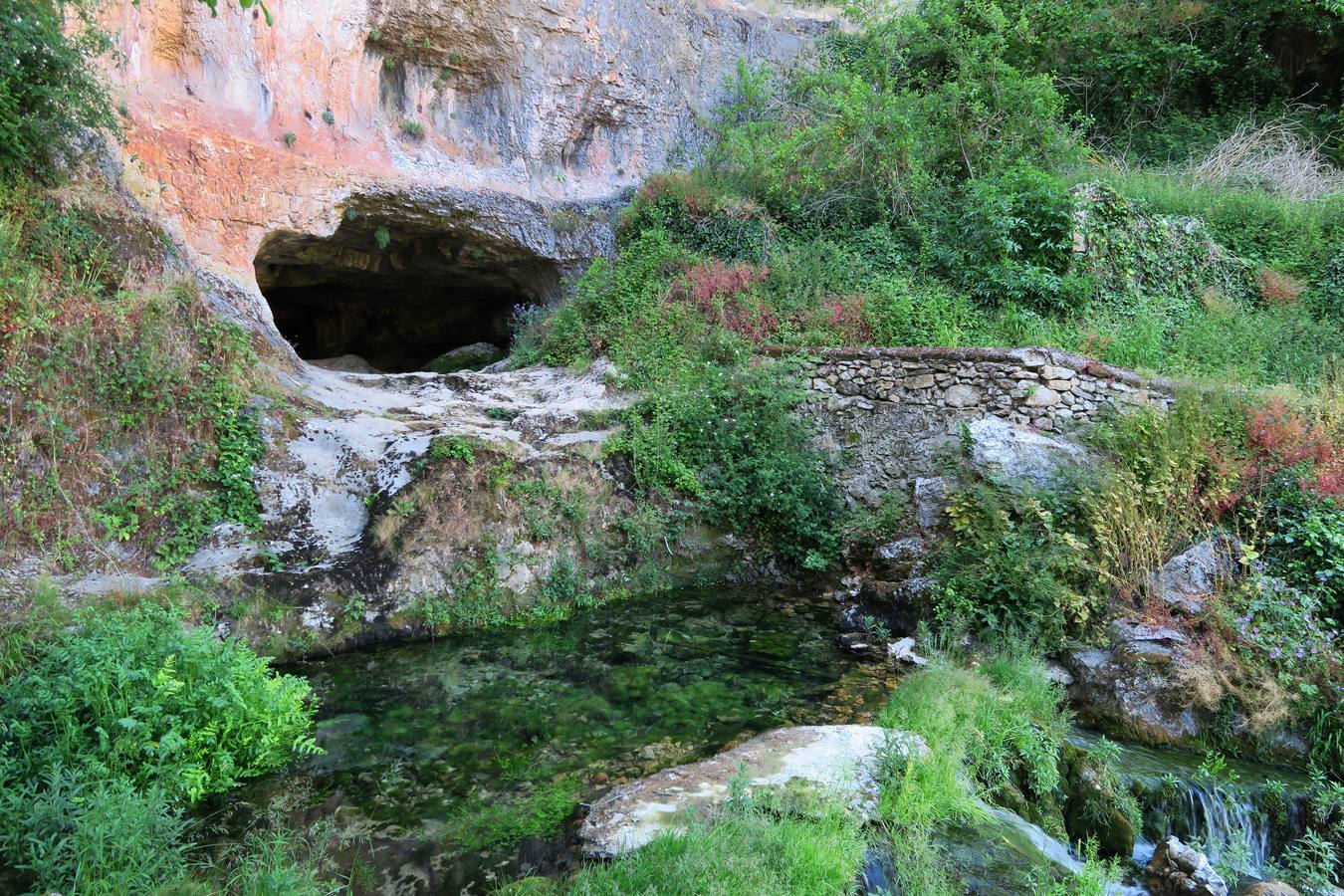 Cueva del Agua en Orbaneja del Castillo.