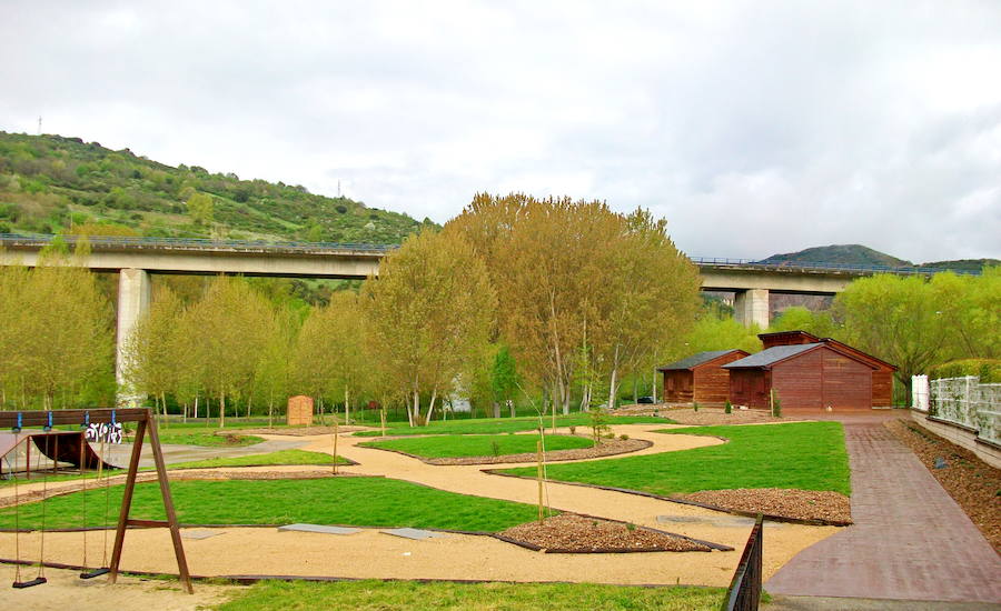 Uno de los complejos fluviales de recreo más importante y mejor acondicionado de la Comarca del Bierzo.