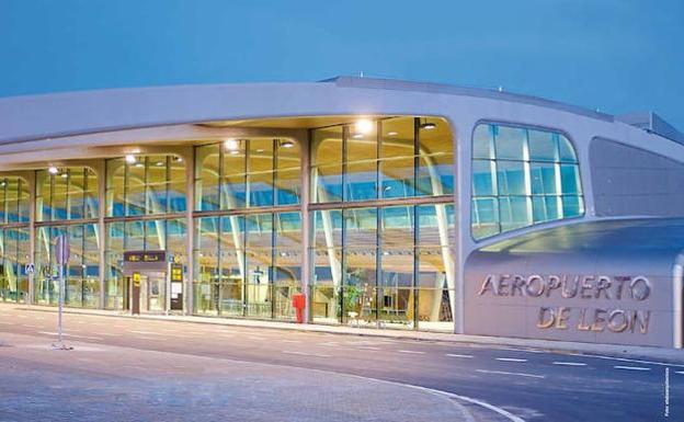 El Aeropuerto de León levanta el vuelo y eleva en un 245% los usuarios en junio