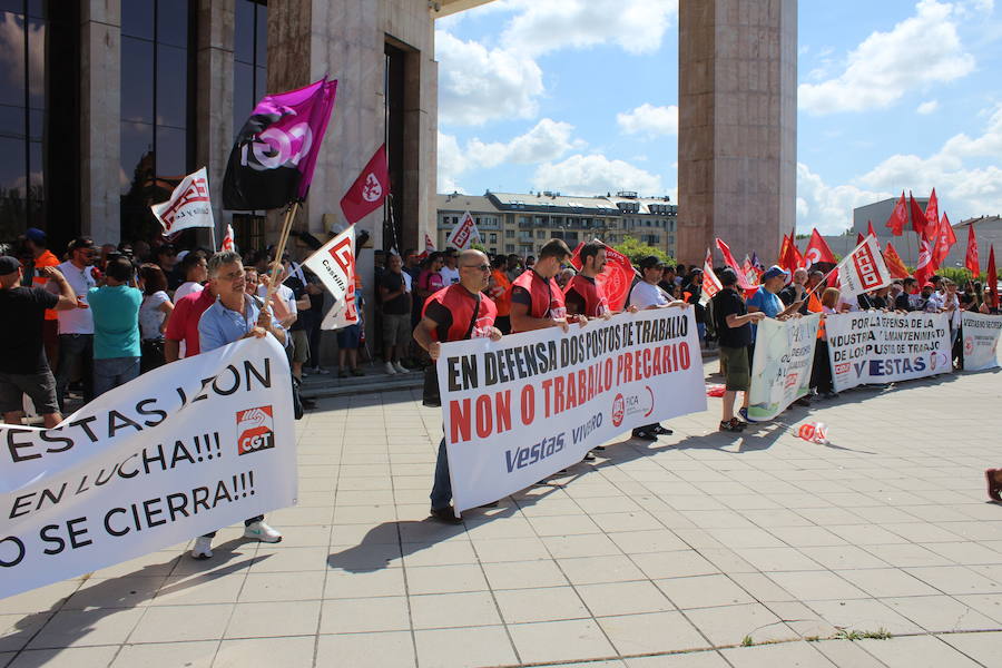 Fotos: La manifestación parte de la delegación territorial de la Junta