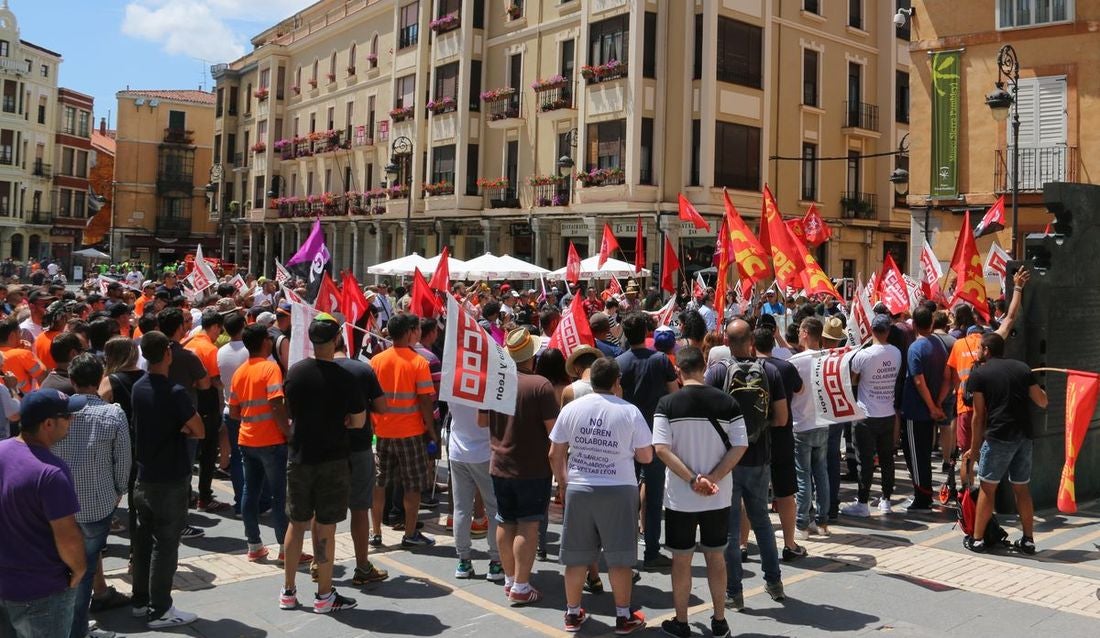 De Villadangos a León capital. De la delegación de la Junta hasta la Catedral. De la desesperanza a la movilización para que la provincia no pierda 600 empleos.