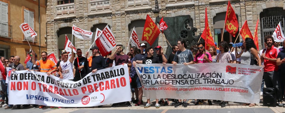 De Villadangos a León capital. De la delegación de la Junta hasta la Catedral. De la desesperanza a la movilización para que la provincia no pierda 600 empleos.