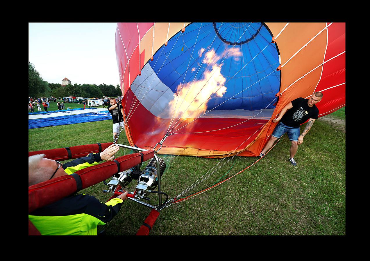 Cien globos aerostáticos sobrevolaron hace unos días la ciudad de Kaunas, en Lituania, para conmemorar los 100 años de independencia del estado báltico. El primer festival de este tipo se celebró en 1988 durante la época soviética, cuando estos artilugios asociados a la idea de libertad estaban formalmente prohibidos. Hasta la Primera Guerra Mundial, Lituania era una provincia del imperio ruso, que buscaba aplastar el nacionalismo e incluso prohibir el alfabeto lituano. En 1918 gracias al vacío de poder que creó el armisticio y el tratado de paz entre Alemania y Rusia lograron la independencia. En 2004 se adhirió a la UE y a la OTAN y en 2015 adoptó el euro.