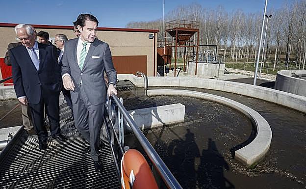 Visita del consejero a la nueva depuradora.