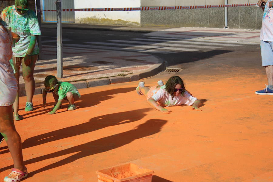 Fotos: La Color Party de La Virgen del Camino celebra su cuarta edición