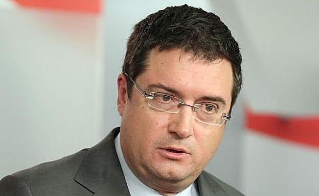 El senador Óscar López asume las riendas de Paradores