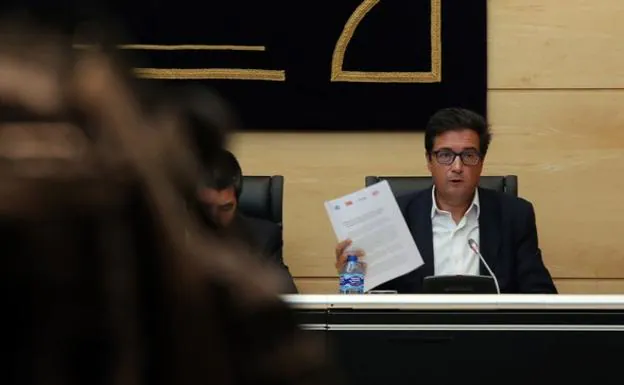 El exsecretario general del PSOE de Castilla y León Óscar López comparece en la Comisión de Investigación de las Cajas de Ahorro. 