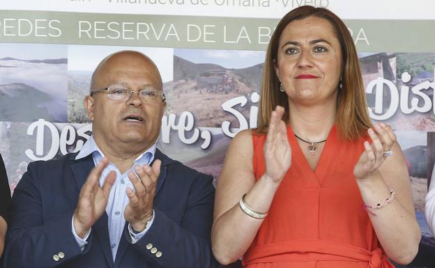 La delegada del Gobierno, junto al subdelegado, en León.