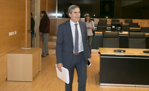 Juan José Sanz Vitorio, a su llegada a una sesión de la comisión de investigación de la trama eólica. 