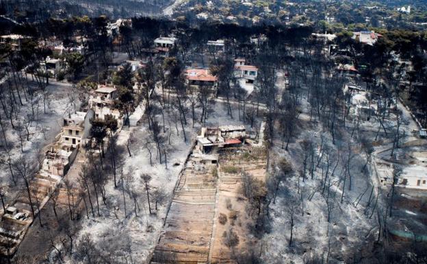 El gobierno griego asume su «responsabilidad política» y pide mano dura contra los incendiarios