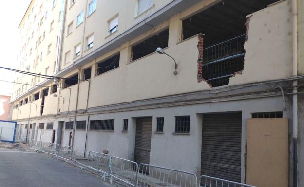 Imagen de las obras de nuevas oficinas de Renfe, ahora detenidas.