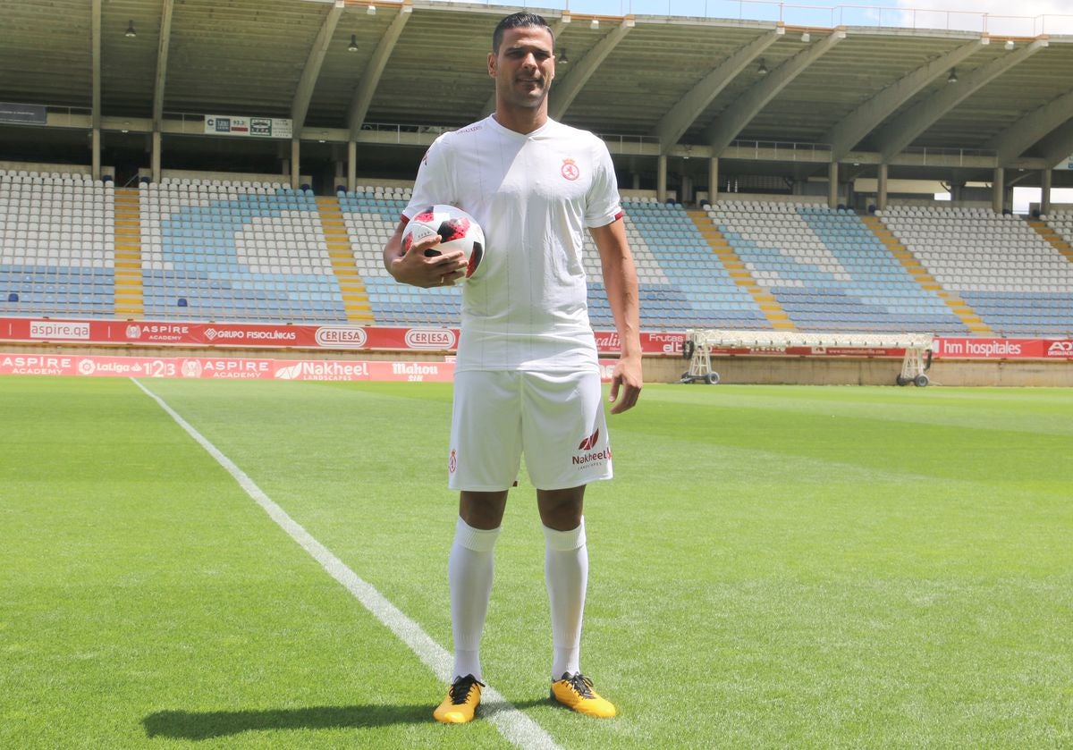 Fotos: Aridane Santana, presentado como jugador de la Cultural