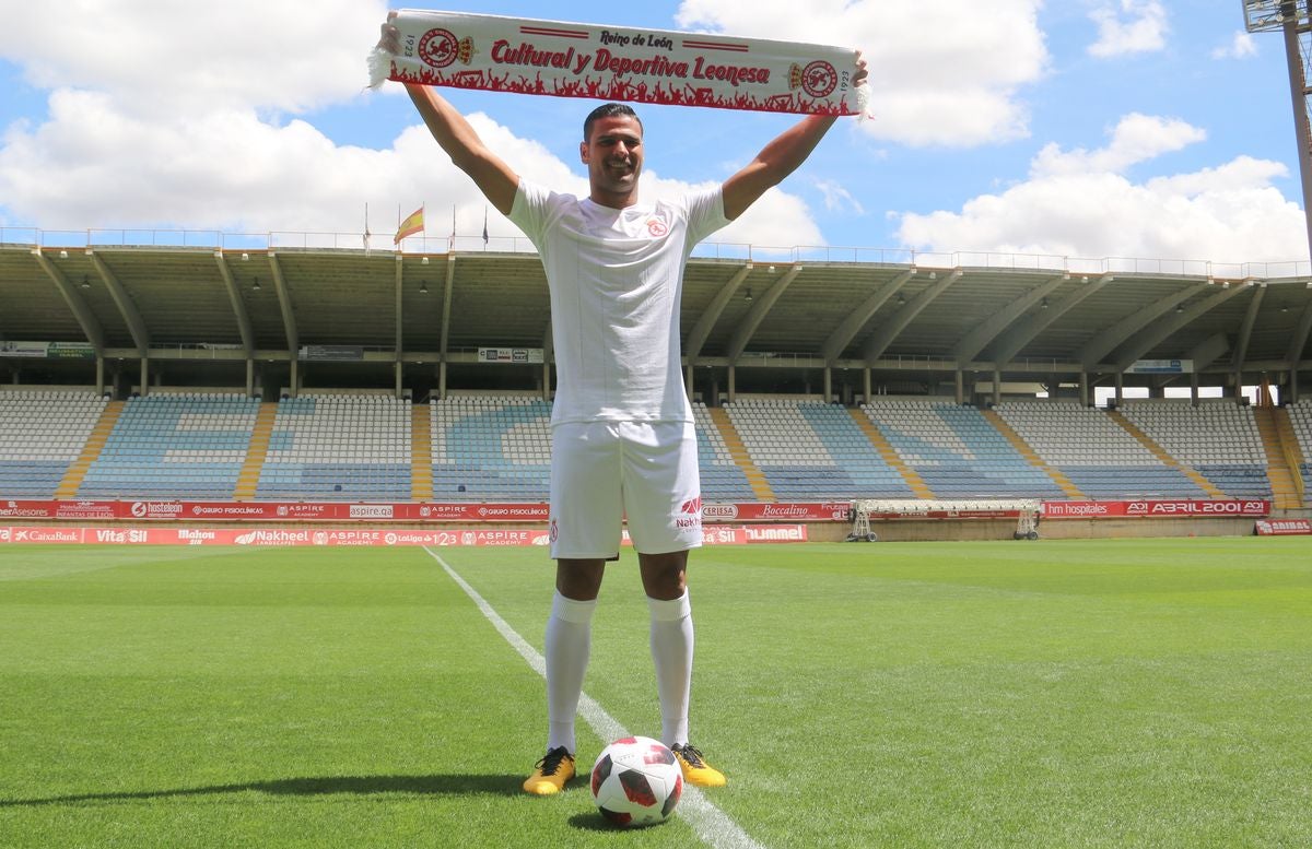 Fotos: Aridane Santana, presentado como jugador de la Cultural