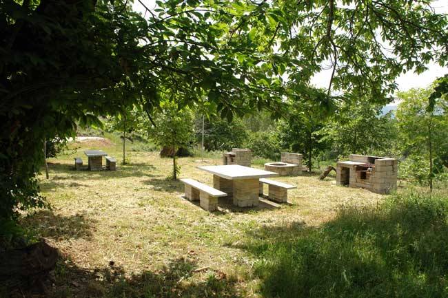 Folgoso de la Ribera, en la  comarca de El Bierzo  y situado a 91 kilómetros de León, presenta numerosas sendas con ecos de paz y  vistas de ensueño  a lo largo de  35,2 kilómetros.