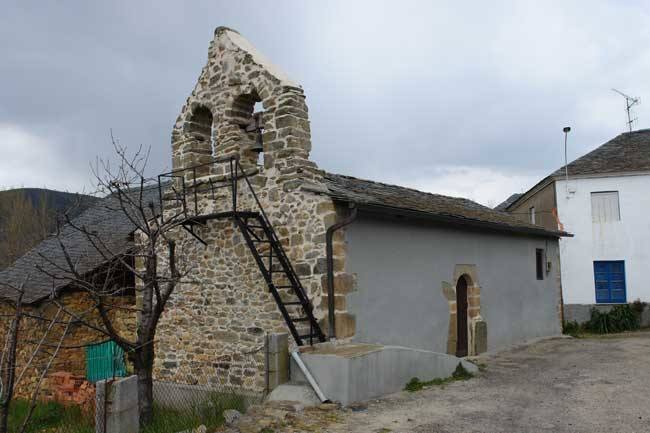 Folgoso de la Ribera, en la  comarca de El Bierzo  y situado a 91 kilómetros de León, presenta numerosas sendas con ecos de paz y  vistas de ensueño  a lo largo de  35,2 kilómetros.