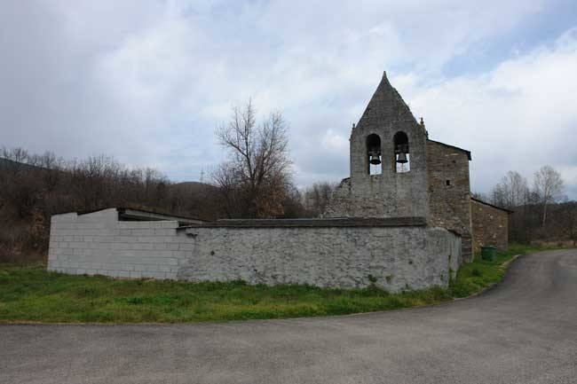 Folgoso de la Ribera, en la  comarca de El Bierzo  y situado a 91 kilómetros de León, presenta numerosas sendas con ecos de paz y  vistas de ensueño  a lo largo de  35,2 kilómetros.