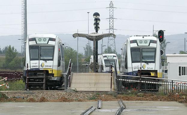 Dos trenes de Feve en Universidad. 