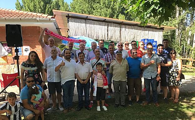 Miembros de la Peña Culturalista de Boñar durante la comida.
