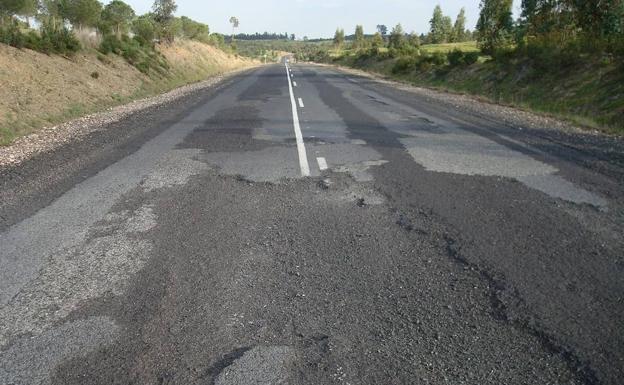 Una de las carreteras de la provincia. 