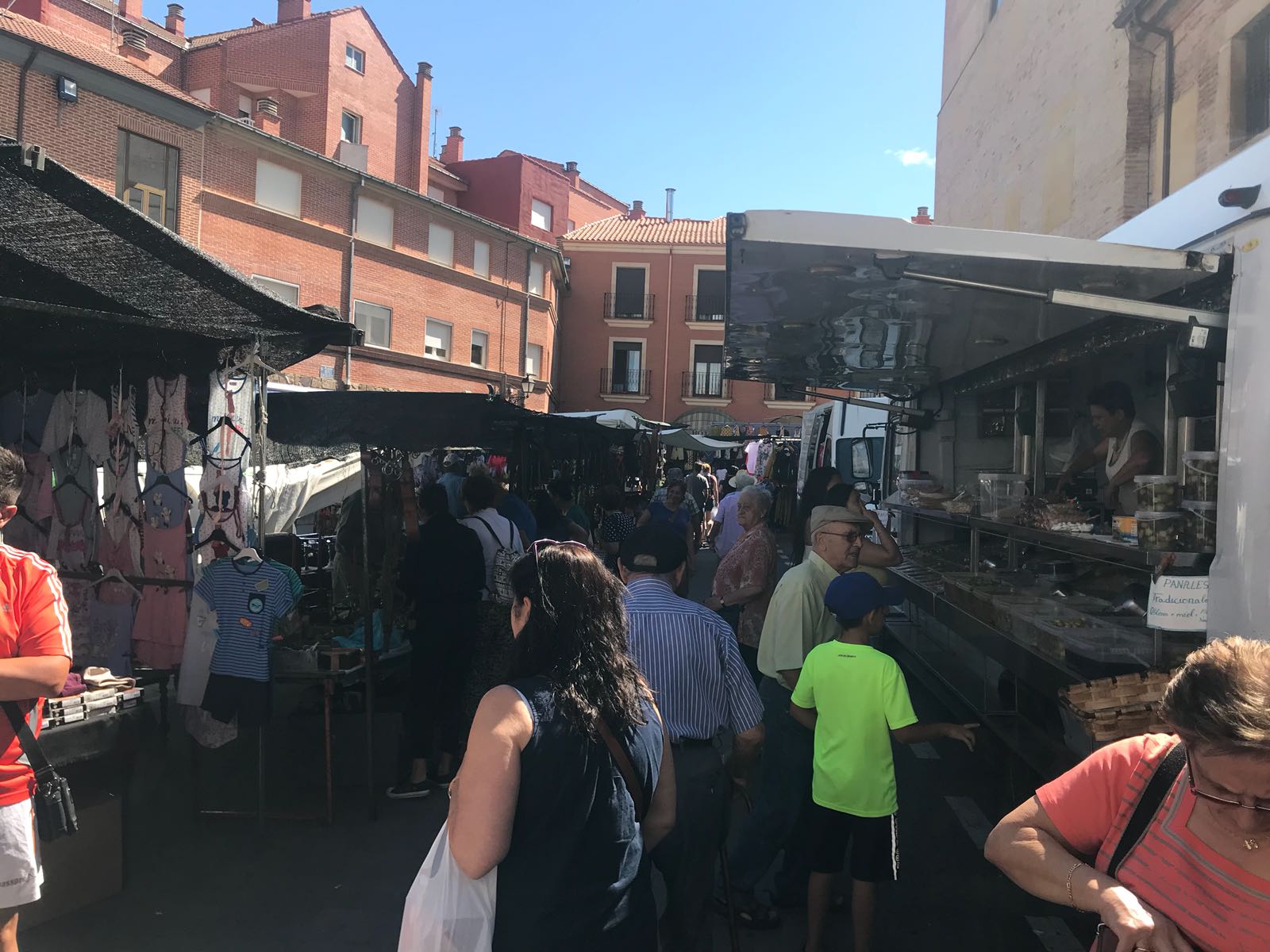 Fotos: Jueves de mercado en Valencia de Don Juan