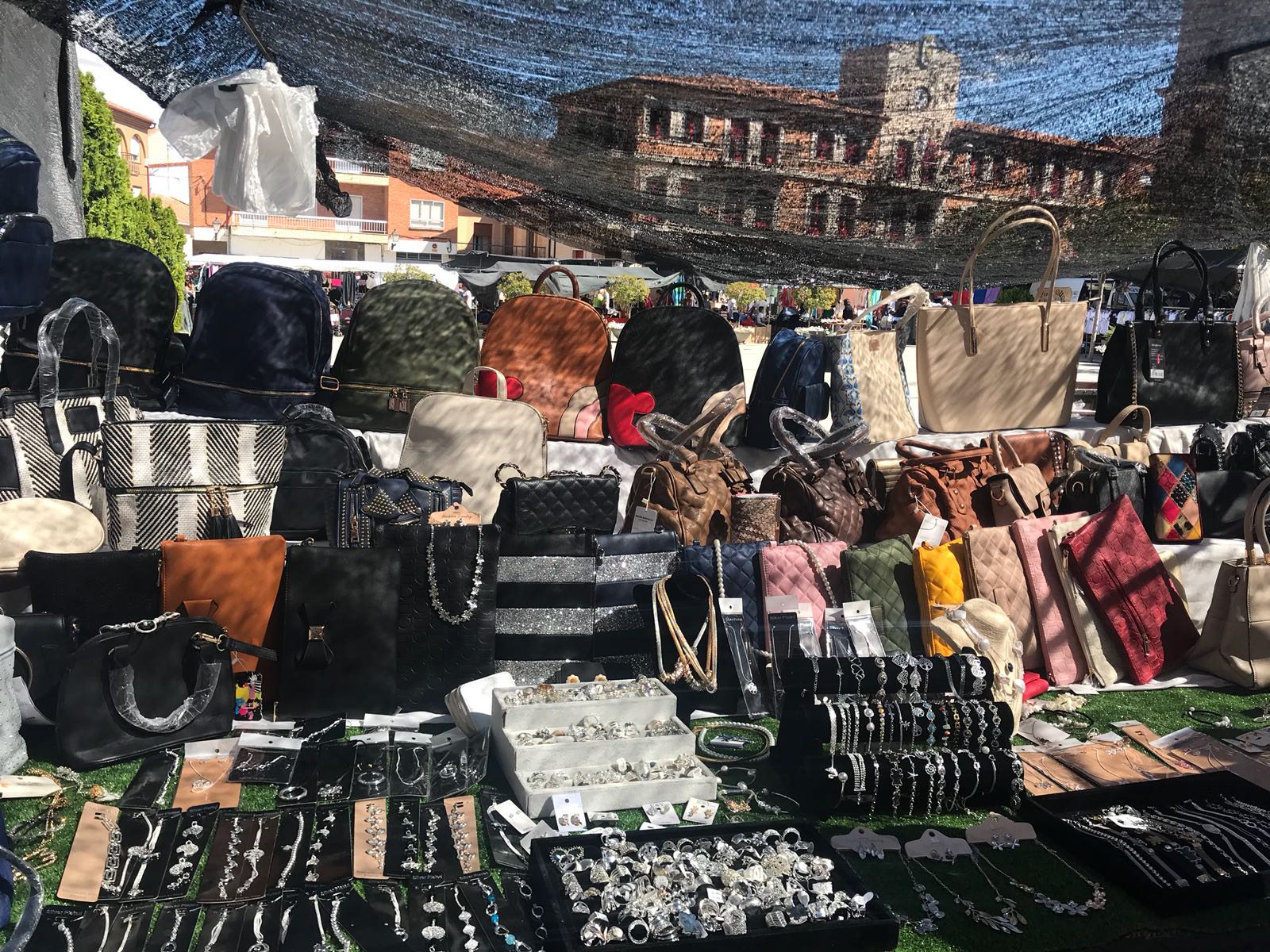 Fotos: Jueves de mercado en Valencia de Don Juan