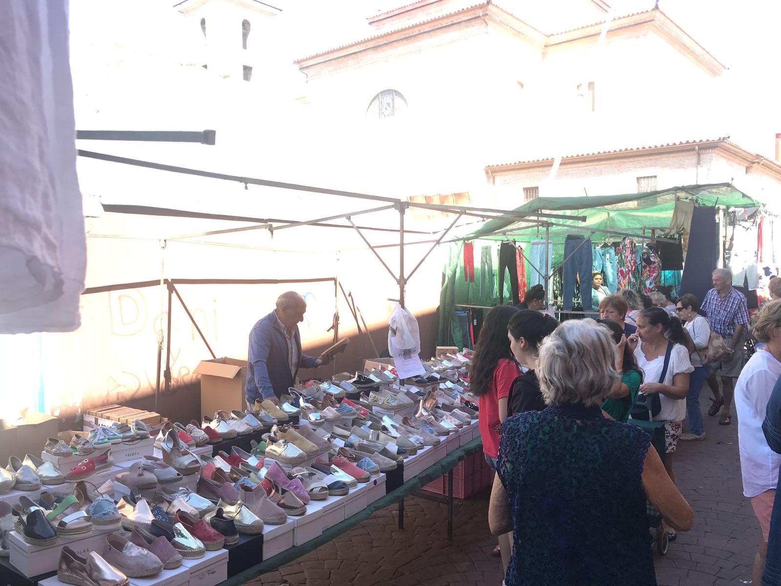 Fotos: Jueves de mercado en Valencia de Don Juan