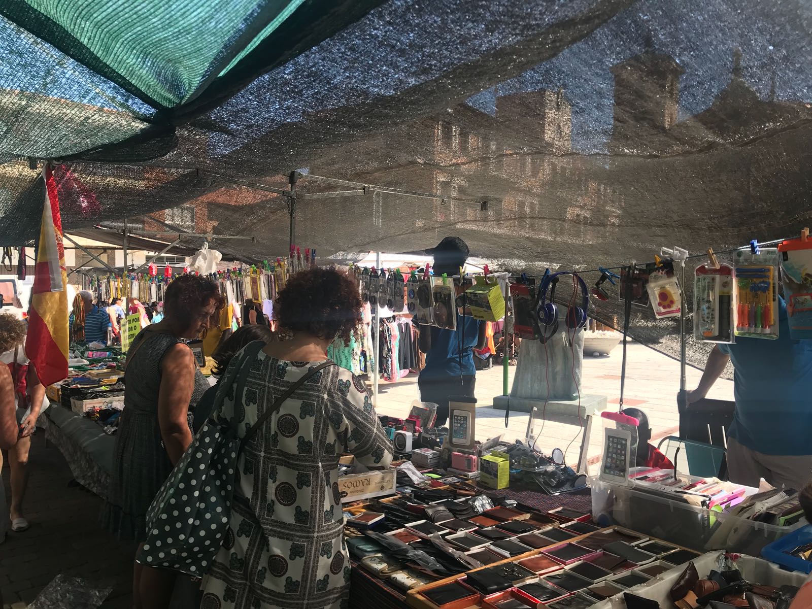 Fotos: Jueves de mercado en Valencia de Don Juan