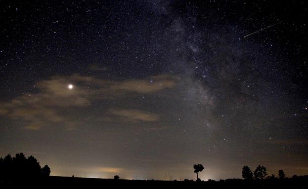 Imagen de las Perseidas vistas desde la Cepeda, en León.