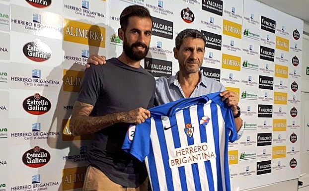 Fran Carnicer, en la presentación como nuevo jugador de la Ponferradina.