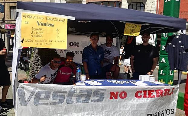 Los trabajadores de Vestas dejan ver su protesta en el GP de La Bañeza