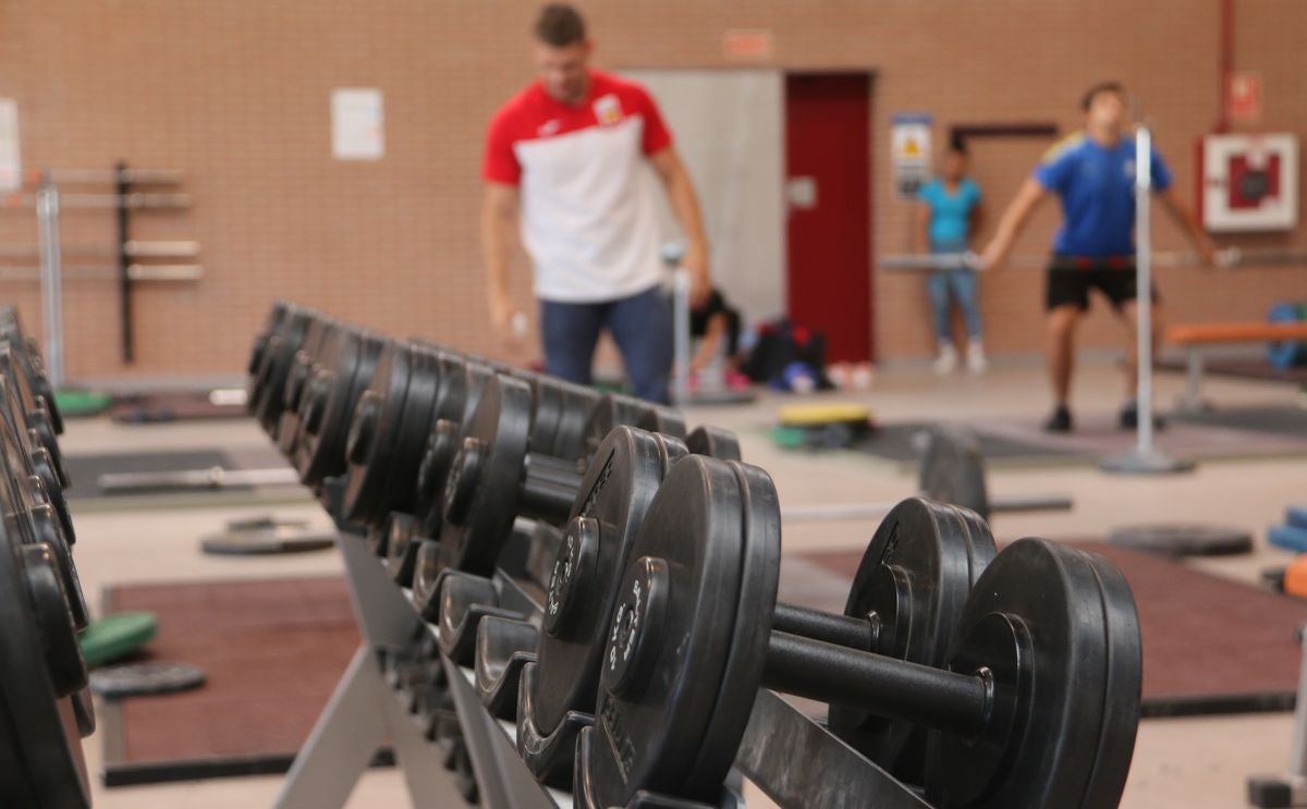 Fotos: Los mejores halterófilos del país se citan en el CAR de León