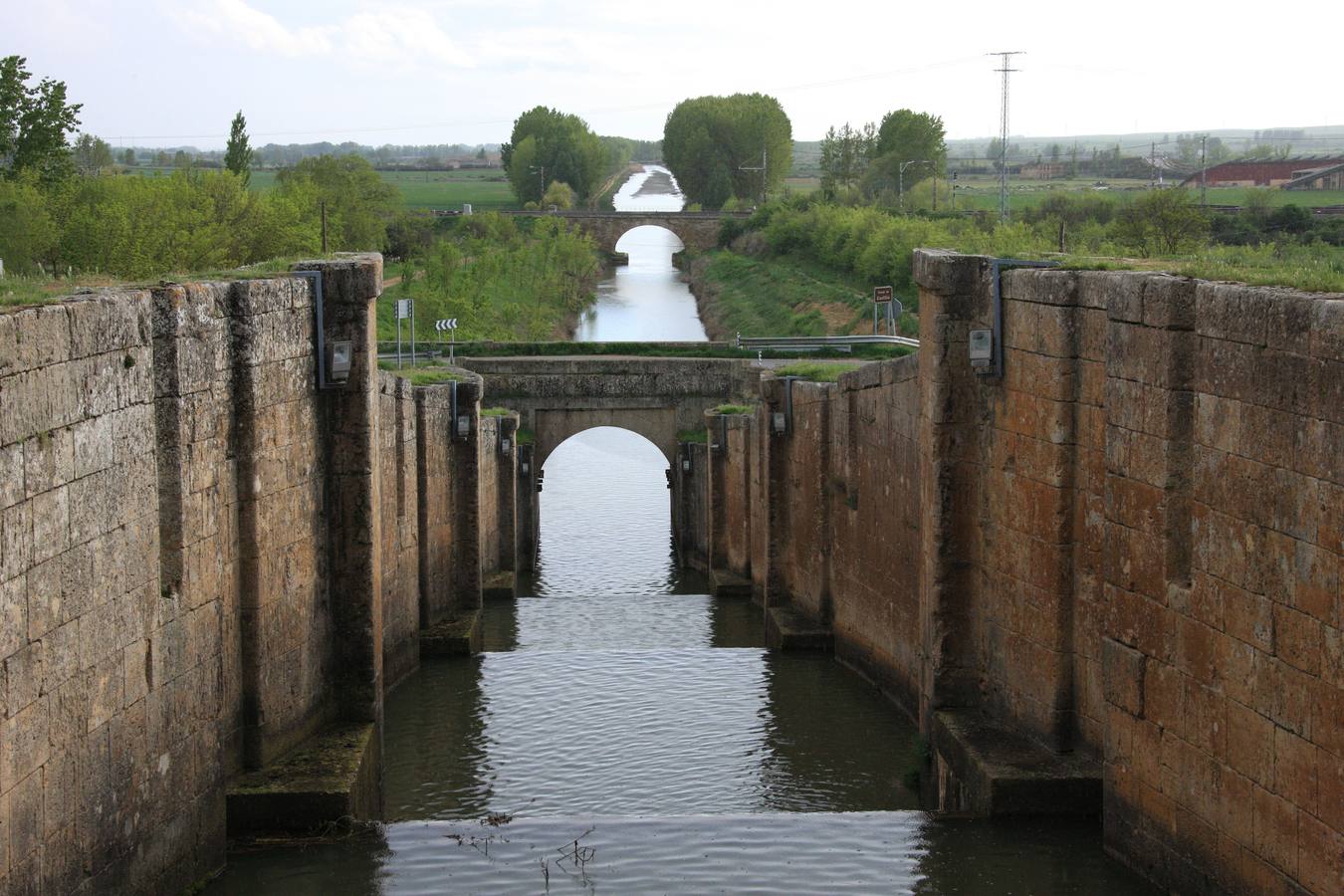 El Canal de Castilla a su paso por Frómista (Palencia).