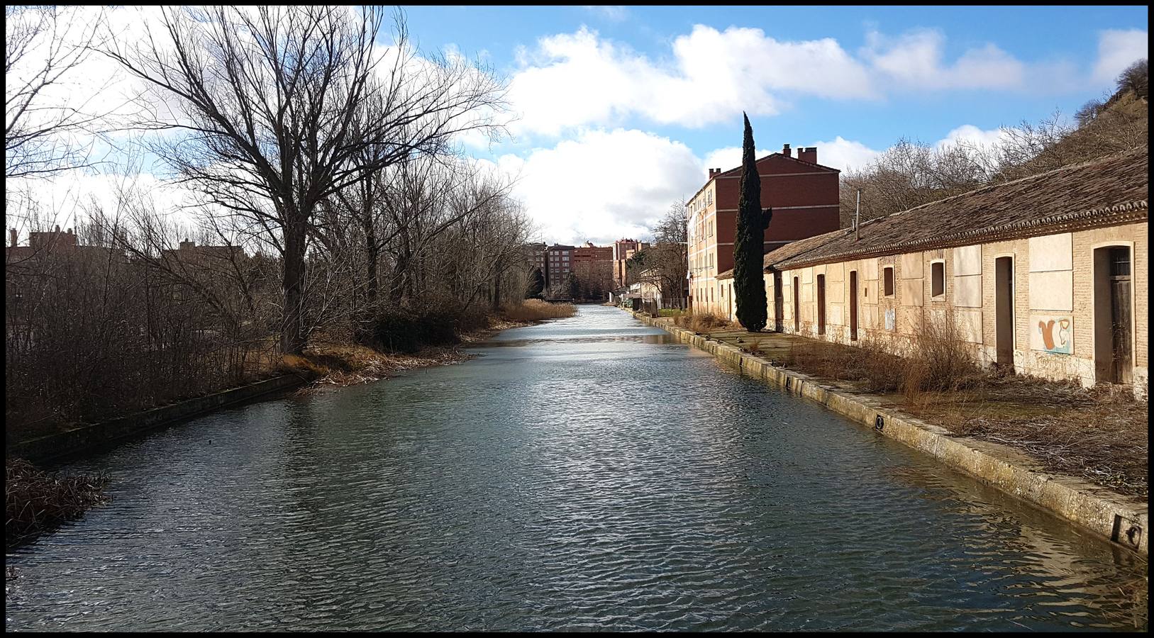 Entorno del Canal de Castilla en el barrio de La Victoria de la ciudad de Valladolid.