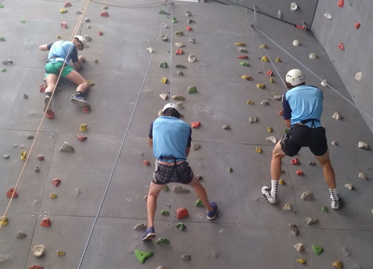 El conjunto marista sigue sumando actividades en su pretemporada | En esta ocasión escalada, tiro con arco y actividades de montaña en Vegacervera