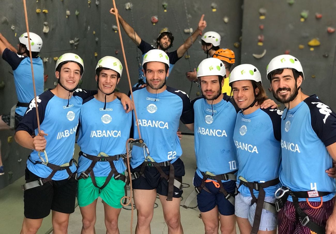 El conjunto marista sigue sumando actividades en su pretemporada | En esta ocasión escalada, tiro con arco y actividades de montaña en Vegacervera