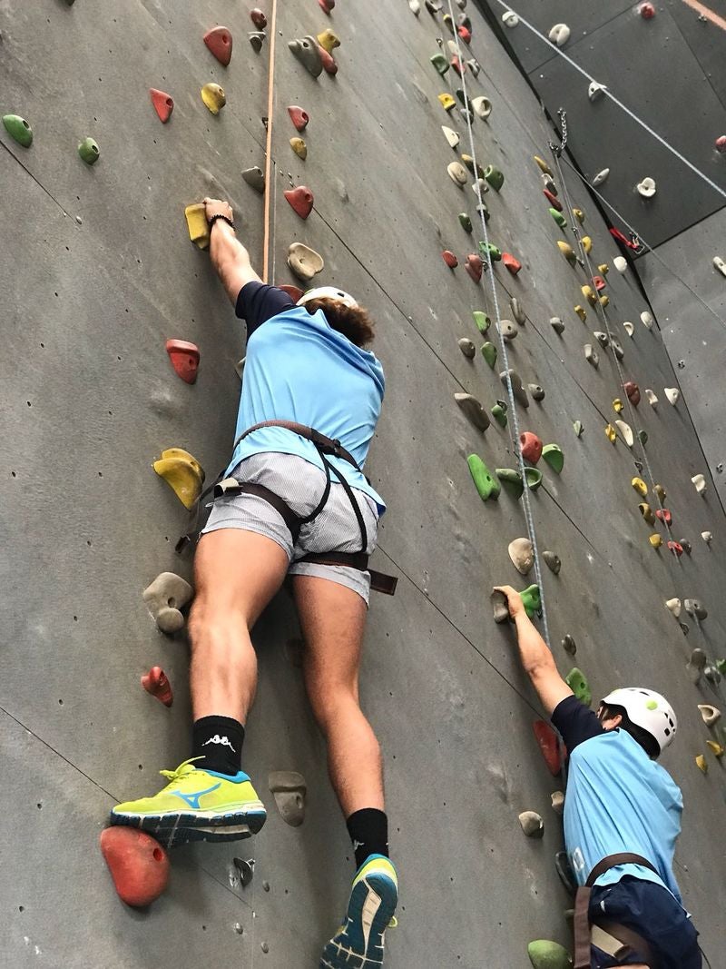 El conjunto marista sigue sumando actividades en su pretemporada | En esta ocasión escalada, tiro con arco y actividades de montaña en Vegacervera