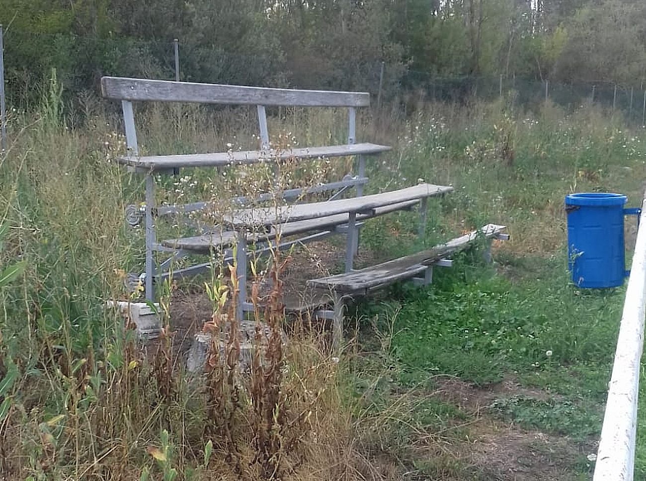 La junta vecinal denuncia el total «estado de abandono que presentan las instalaciones y el peligro que supone su deterioro» | La alcaldesa de Garrafe asegura que las limitaciones de personal municipal y los robos en la zona han provocado esta situación