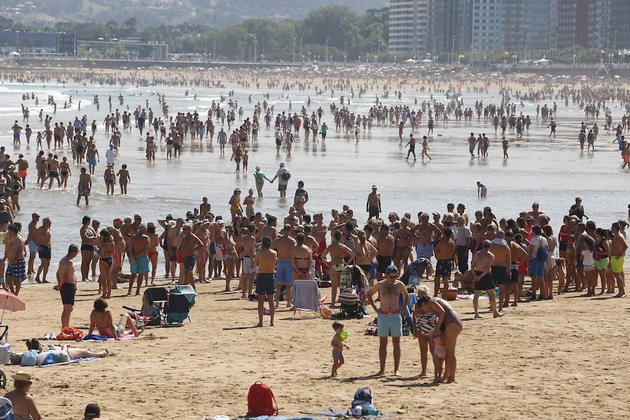 Fotos: Accidente en la playa de San Lorenzo