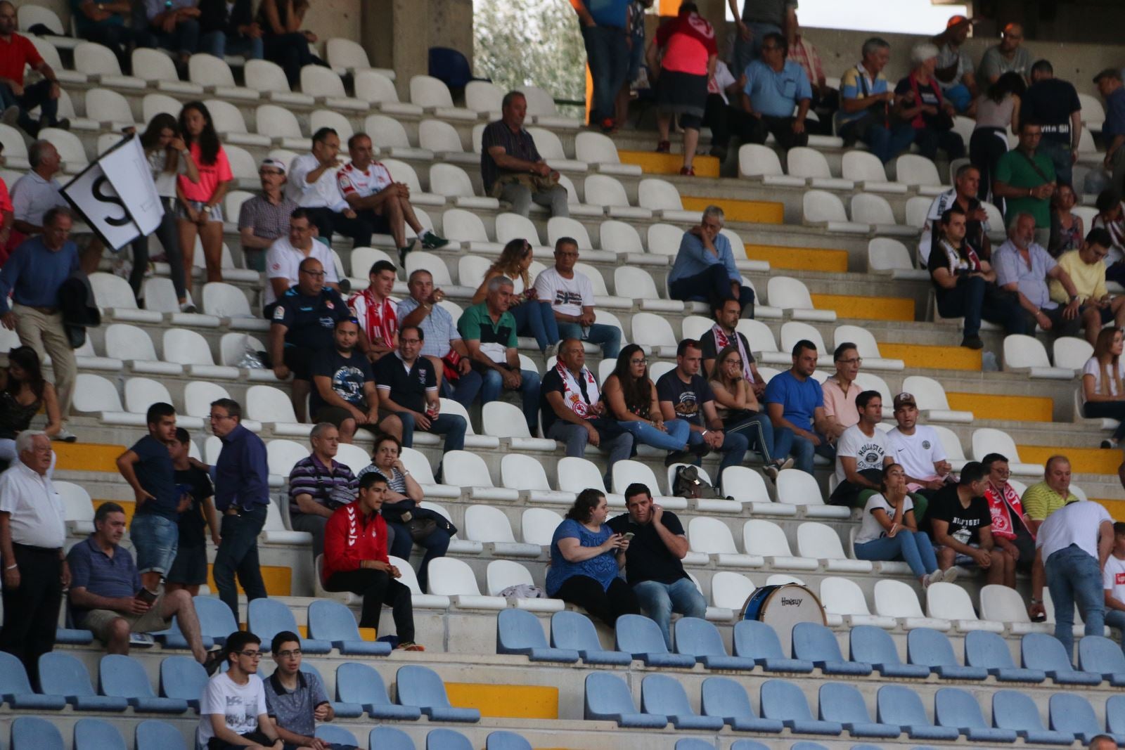 Las mejores imágenes del público del partido disputado entre la Cultural y el Rápido de Bouzas