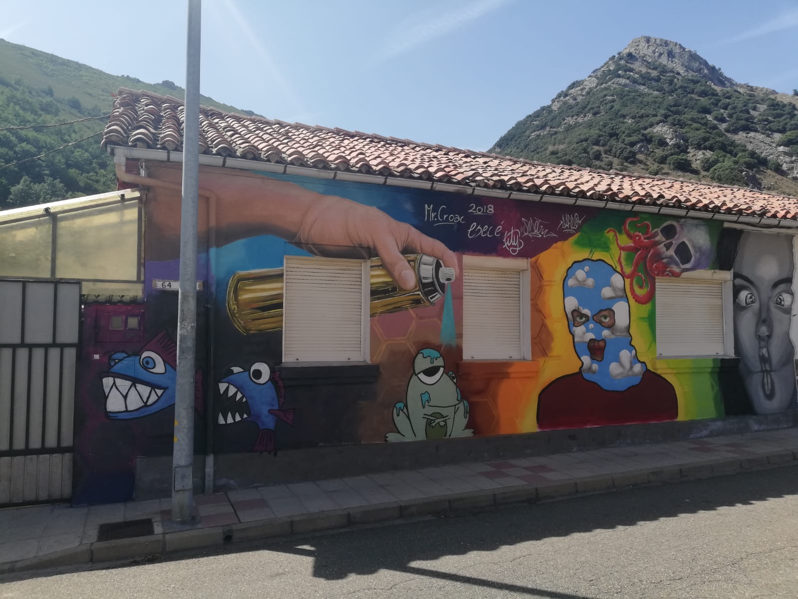 Fotos: Una fachada hecha mural en Ciñera