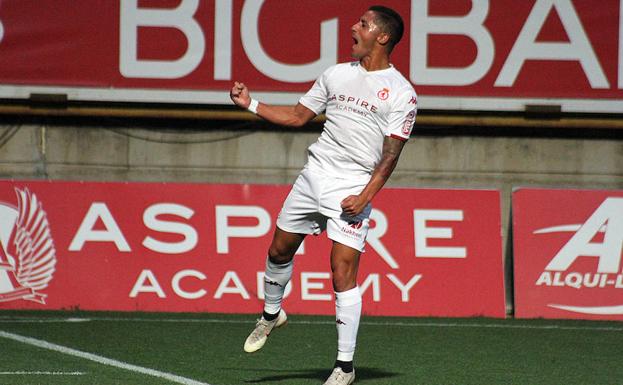 Hugo Rodríguez celebra el primero de sus goles.