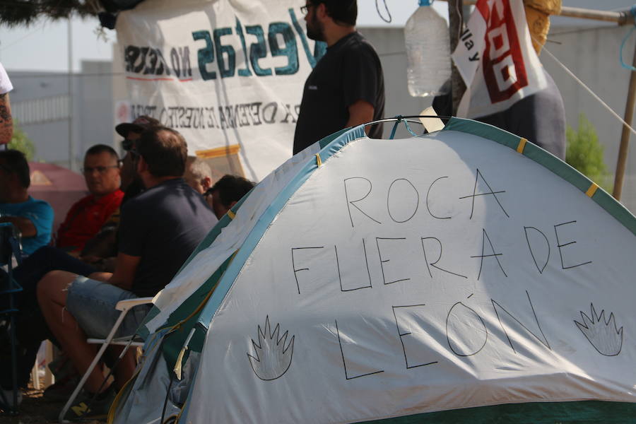 Fotos: Los trabajadores de Vestas no abandonan el campamento