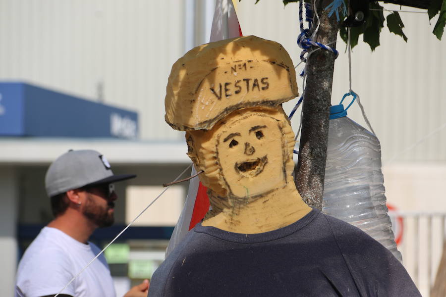 Fotos: Los trabajadores de Vestas no abandonan el campamento