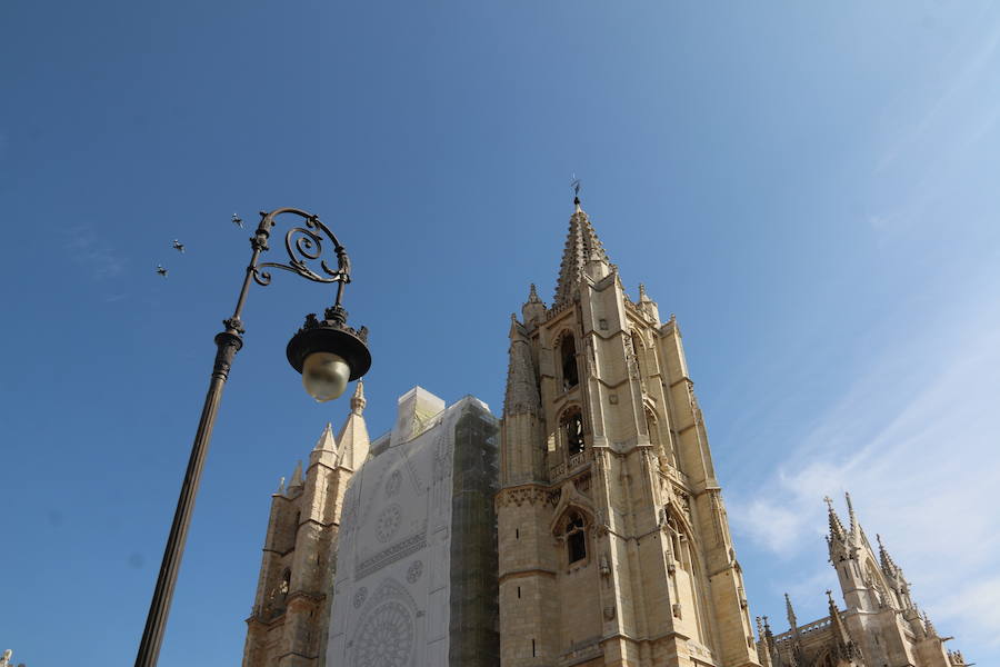 Fotos: Los cazas surcan el cielo de León